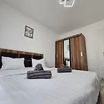 Coresi Mall Luxury Apartment