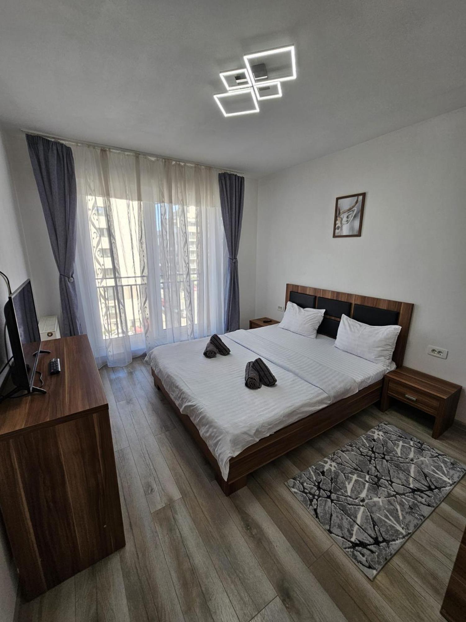 Coresi Mall Luxury Apartament *